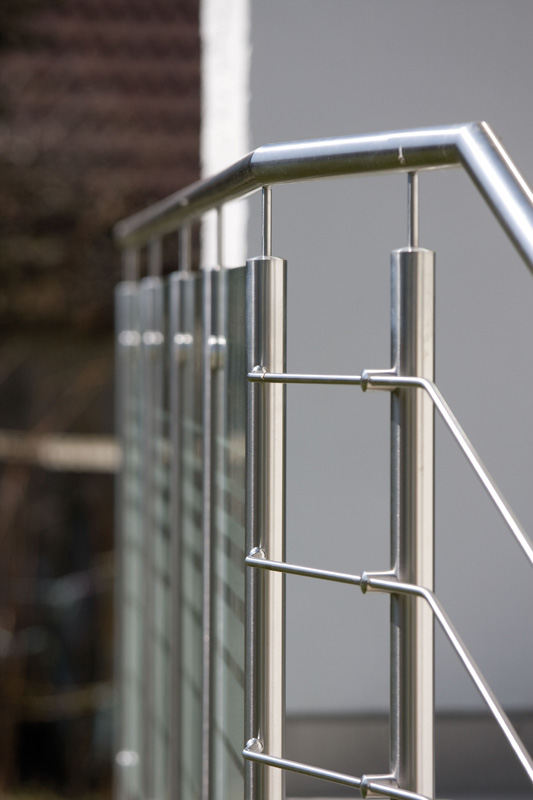Edelstahl- Treppengeländer für Innen- und Außenbereiche von Weizel Metalltechnik