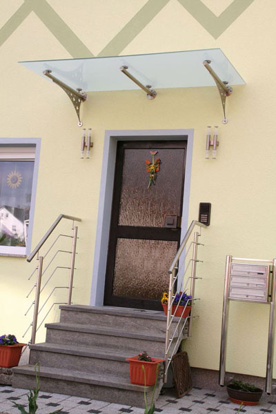 Edelstahl- Vordach von Weizel Metalltechnik